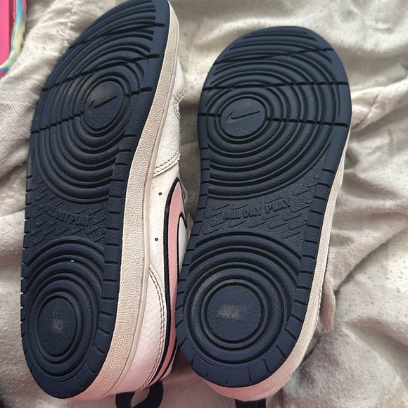 Nike - Picture 5 of 6